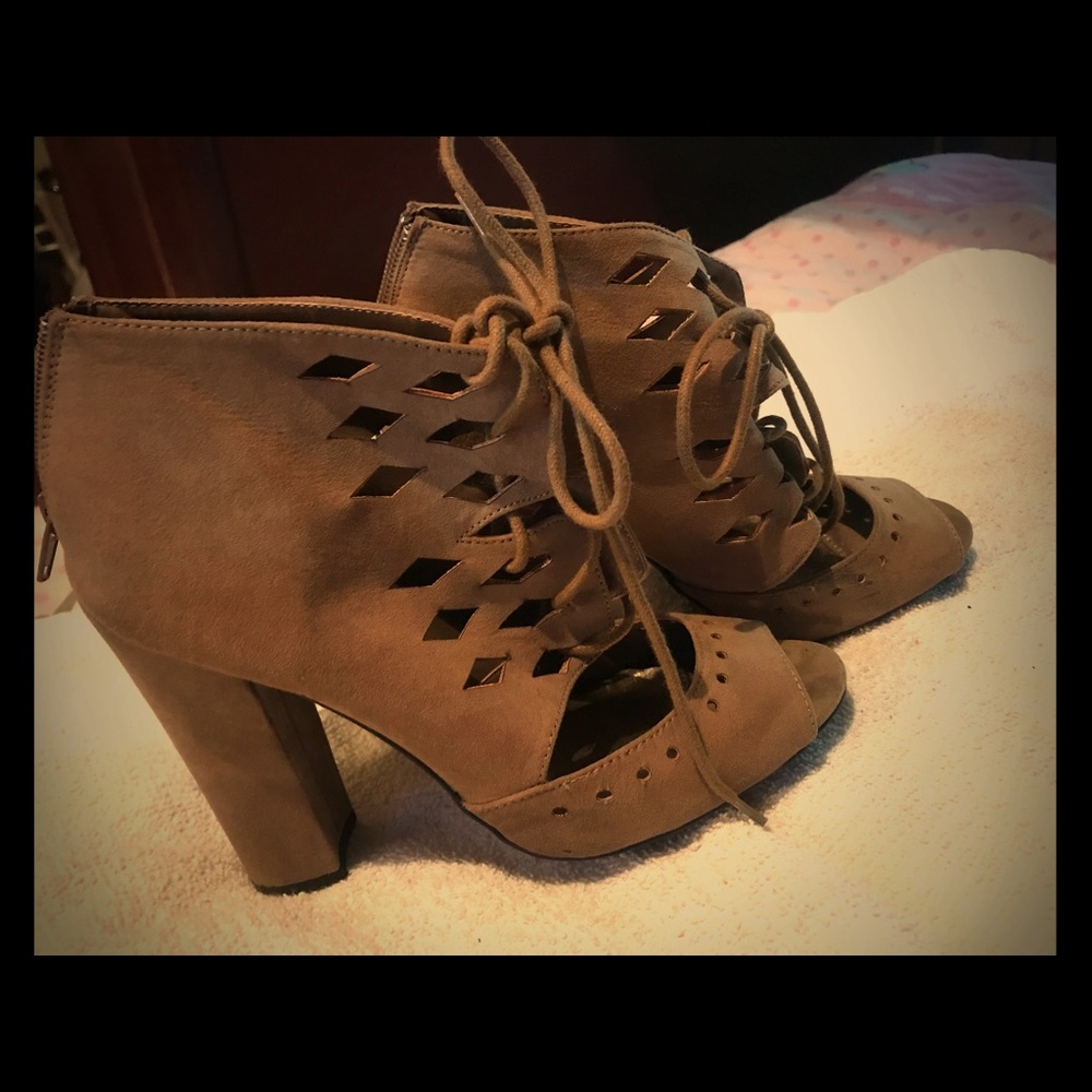 Charlotte Russe size 9 heels